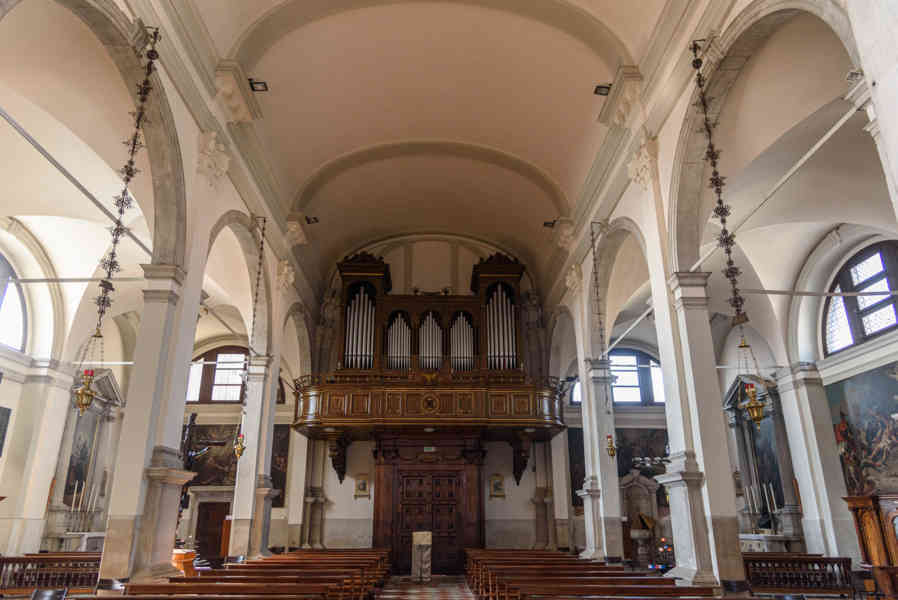 Italia - Venecia 278 - isla de Burano - iglesia de San Martino Vescovo.jpg